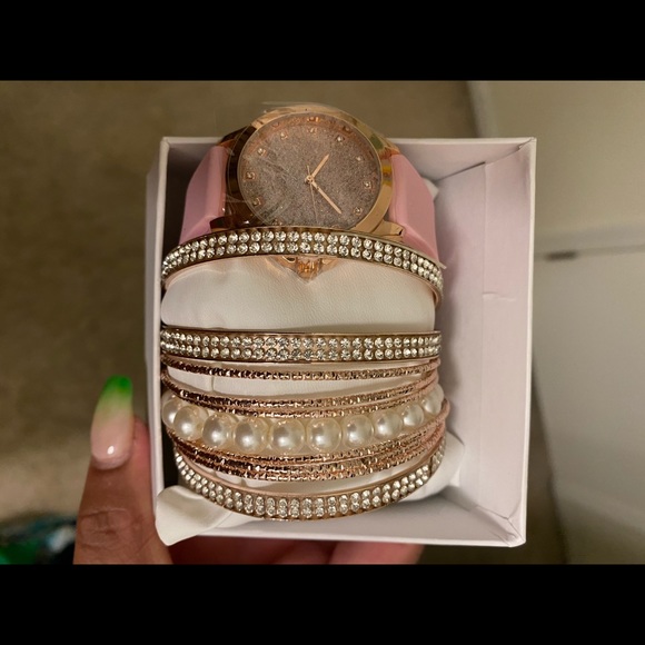 Pink watch - Picture 5 of 5